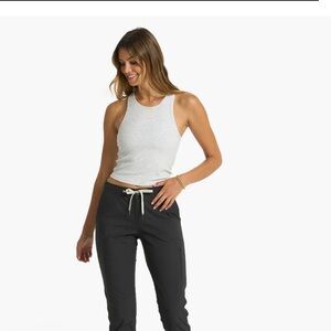 Vuori Pose Plyo Size Medium Heather Gray Tank Crop Top With Built in Bra
